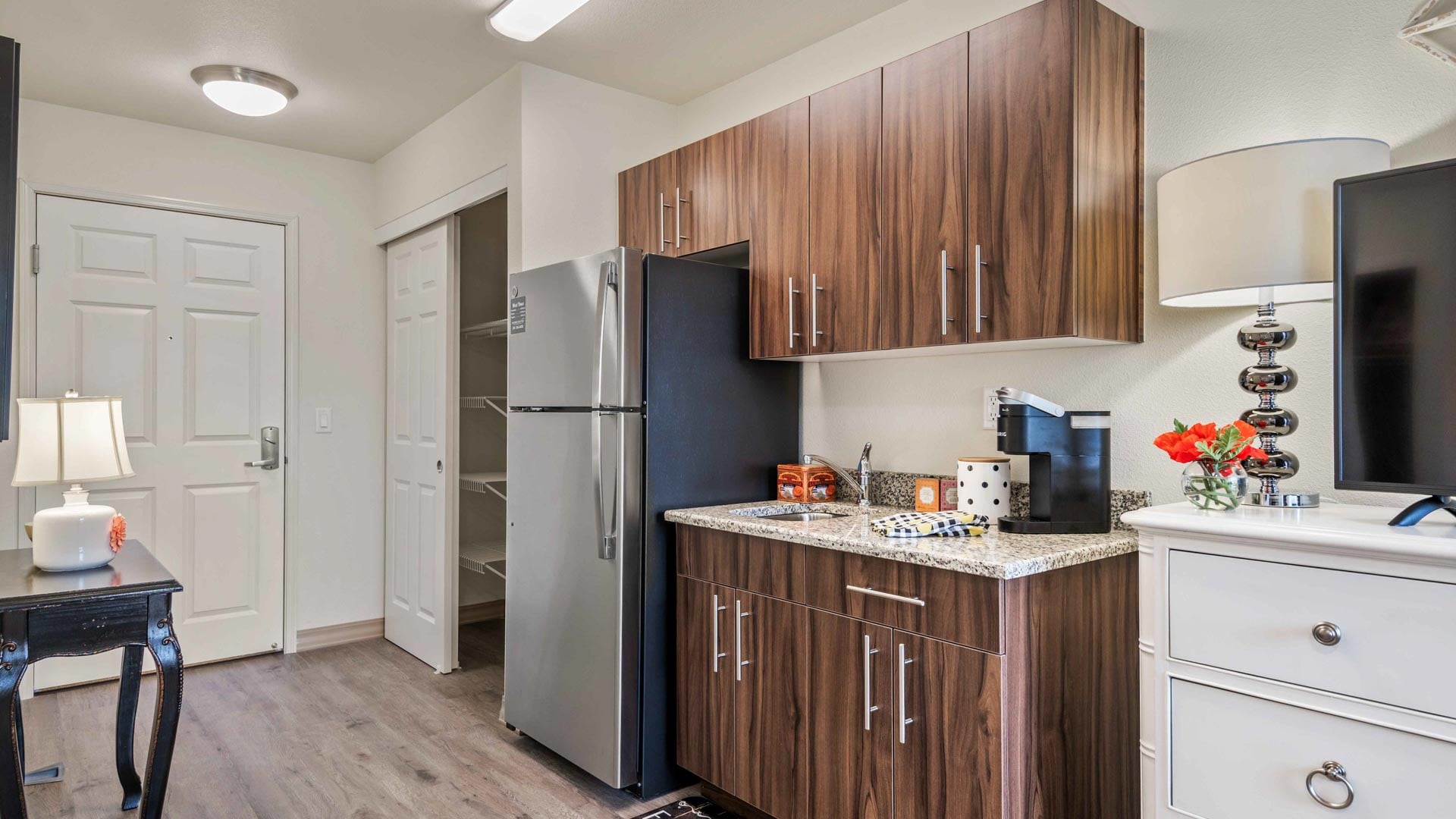 Wilshire Estates kitchenette