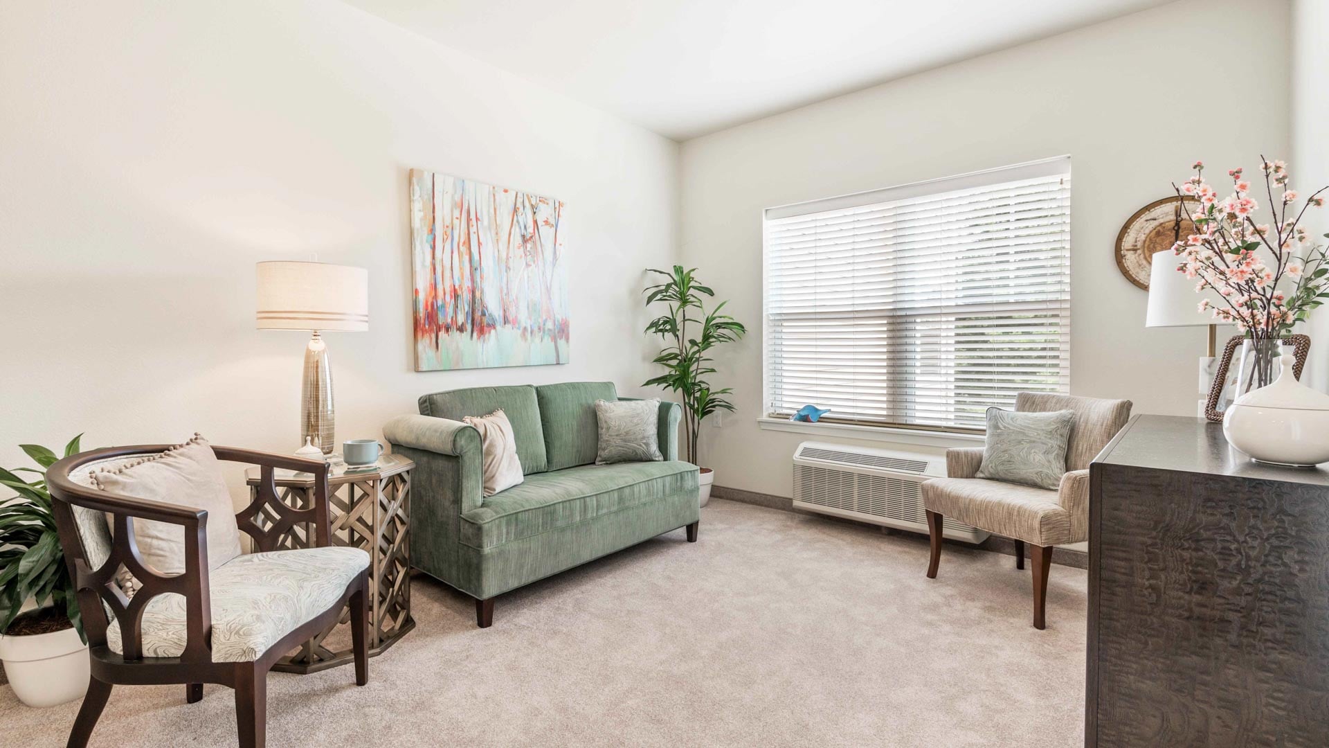 Wilshire Estates Livingroom